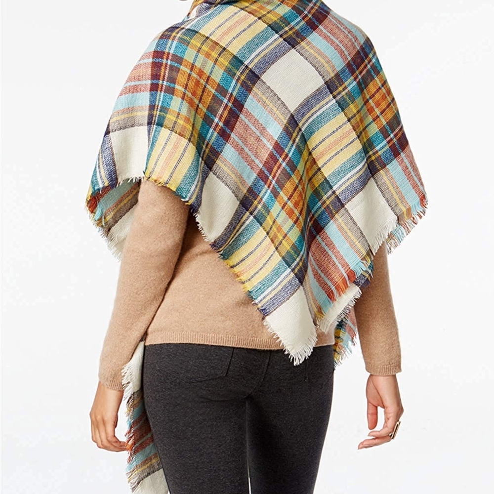 4/$25 Steve Madden Oversized Plaid Wrap Scarf NWT - Picture 2 of 4